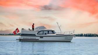 SlowDown motor yacht