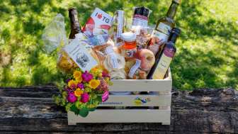 Large Thurgau gift basket with specialties Large Thurgau gift basket with specialties