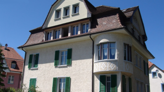 House to the border gate