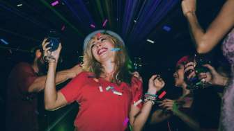 GettyImages 858643478 Schlagerparty auf dem Schiff komprimiert