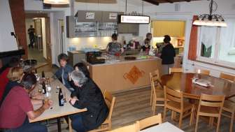 Crossbow shooting house